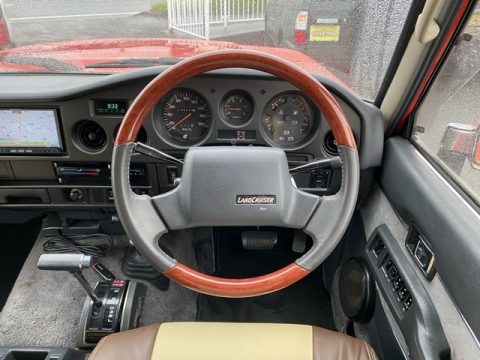 ランドクルーザー60　ランクル60　FJ62G　ウッドコンビハンドル　ウッドハンドル　カロッツェリアナビ